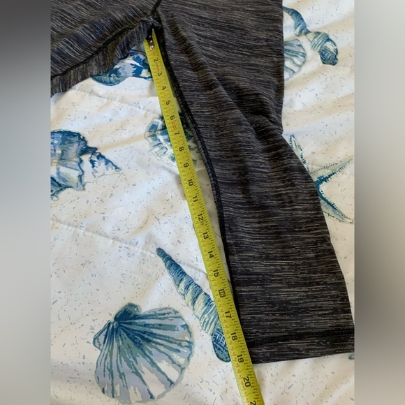 Lululemon Athletica Black Heathered Cropped Leggings size 8 - Picture 6 of 6